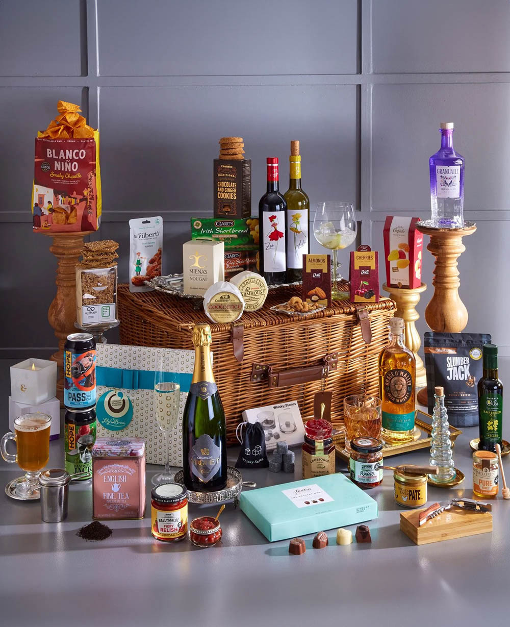 Regal Delights Luxury Gift Basket Regal Delights Luxury Gift Basket